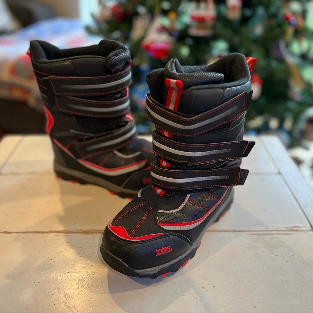 Boys Totes Snow Boots, Size 5M